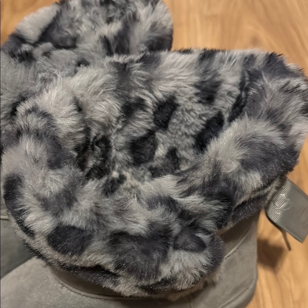 Juicy Couture Gray fleece lined Boots - Picture 5 of 8